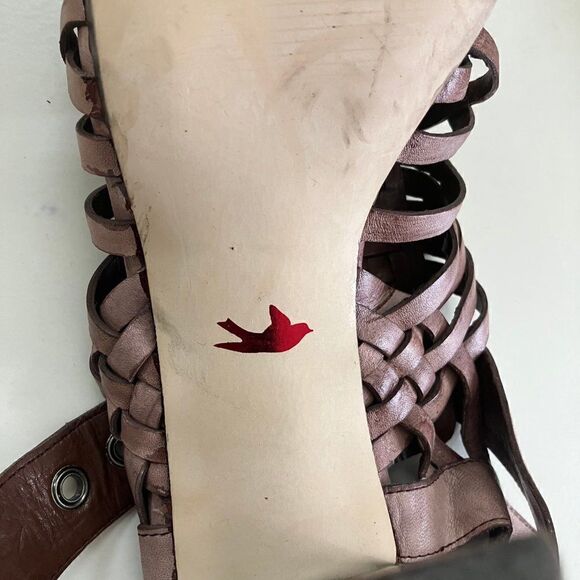 Beautiful Sz 9 High Heel Sandal - Picture 2 of 7